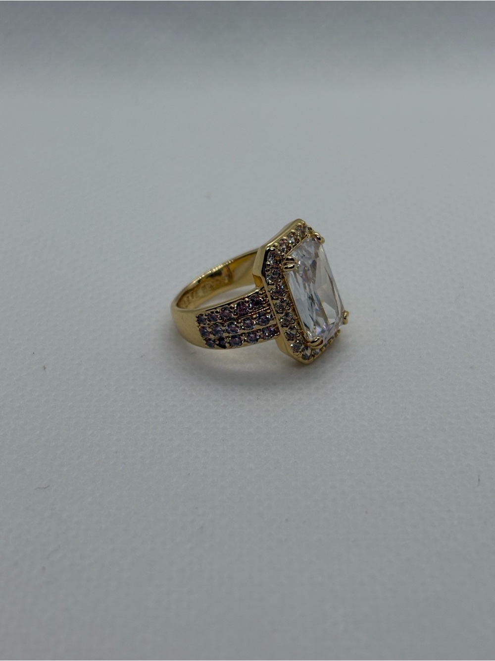 Size 6 Ring - Picture 2 of 4